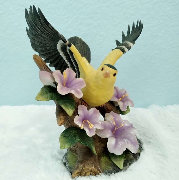 Goldfinch and Lilies Vintage Ceramic Hand Painted Figurine Cottagcore - Picture 15 of 16